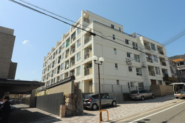 神戸市灘区篠原北町１丁目の賃貸マンションの外観