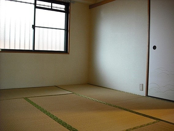 ハイネス岡本の和室