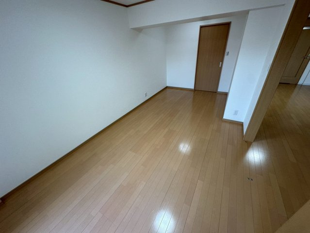 神戸市灘区八幡町３丁目の賃貸マンションの居間・リビング