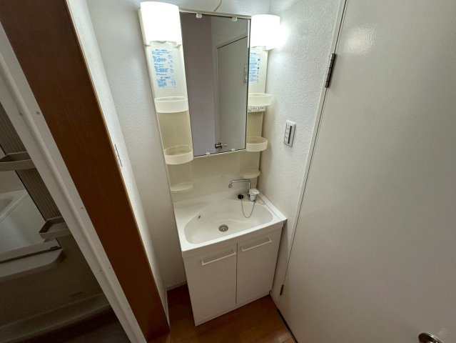 神戸市灘区八幡町３丁目の賃貸マンションの洗面所