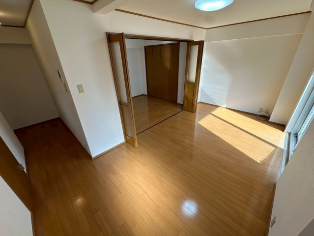 神戸市灘区八幡町３丁目の賃貸マンションの居間・リビング