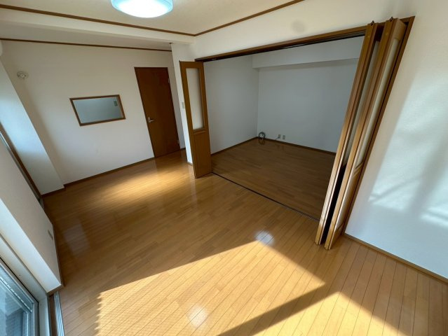 神戸市灘区八幡町３丁目の賃貸マンションの居間・リビング
