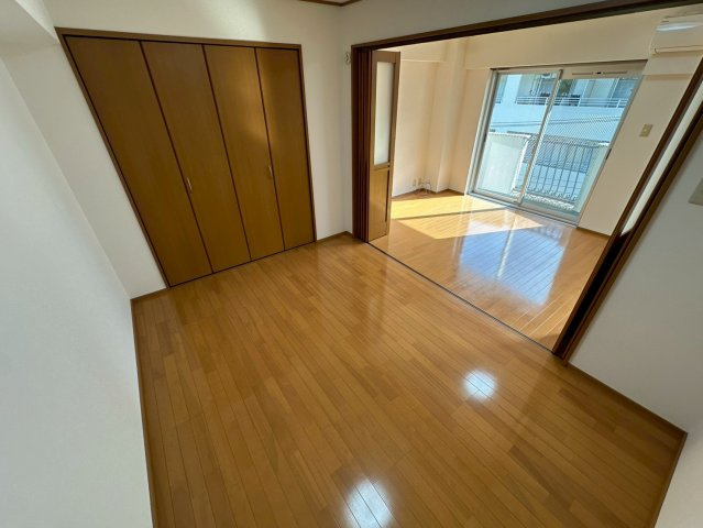 神戸市灘区八幡町３丁目の賃貸マンションの居間・リビング