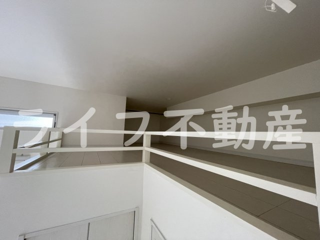 サンテラス西岩田の内装|明るい色調の室内です