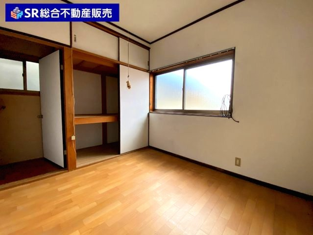 花園西町2丁目中古戸建の寝室|2階6.0帖　寝室としてもぴったりのお部屋です