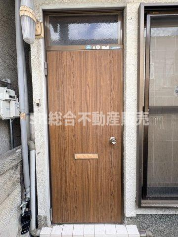 花園西町2丁目中古戸建の玄関|他社様ではできないリフォーム費用のご提案が可能となります。
