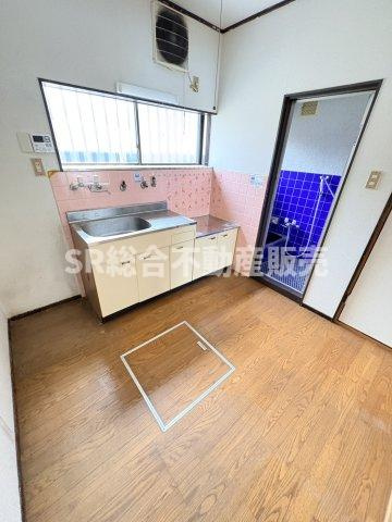 花園西町2丁目中古戸建のキッチン|リフォームプランなら弊社にお任せ！
資金面・オシャレな雰囲気・スタンダード
あなたの希望を叶えます！