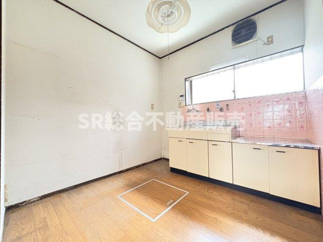 花園西町2丁目中古戸建のキッチン|当日予約も大歓迎です！土日祝、雨の日やお子様連れのお客様の送迎も可能ですのでお気になさらずお問合せ下さい。お仕事終わりのお時間にも柔軟に対応致しますのでお気軽にお申し付け下さいませ。