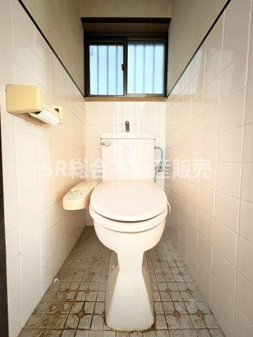 花園西町2丁目中古戸建のトイレ|温水洗浄便座もございます♪