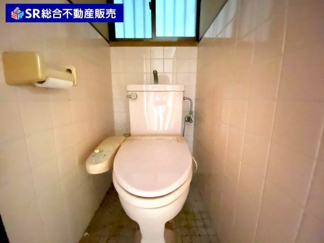 花園西町2丁目中古戸建のトイレ|温水洗浄便座もございます♪