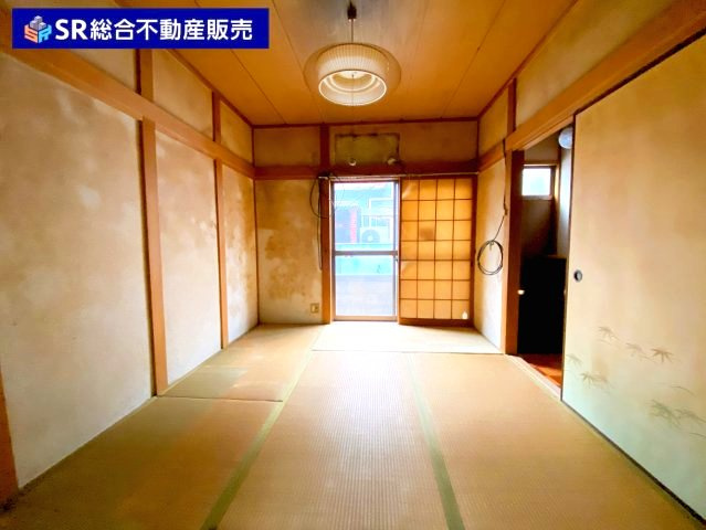 花園西町2丁目中古戸建の玄関|明るくて使いやすい玄関です☆