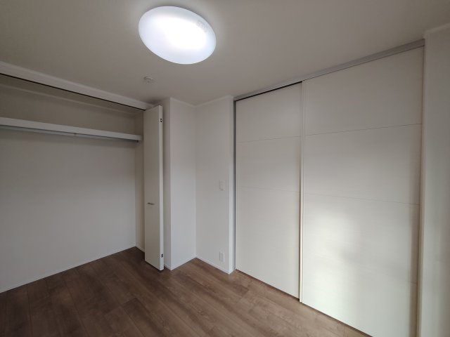 Clair Nakanobuの洋室