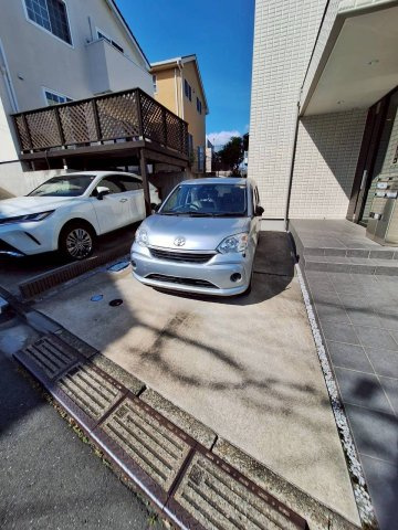 イーリスの駐車場