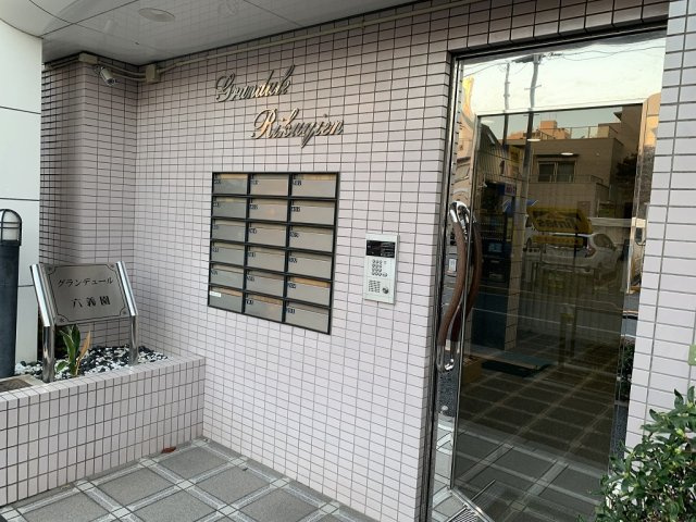 グランデュール六義園のエントランス