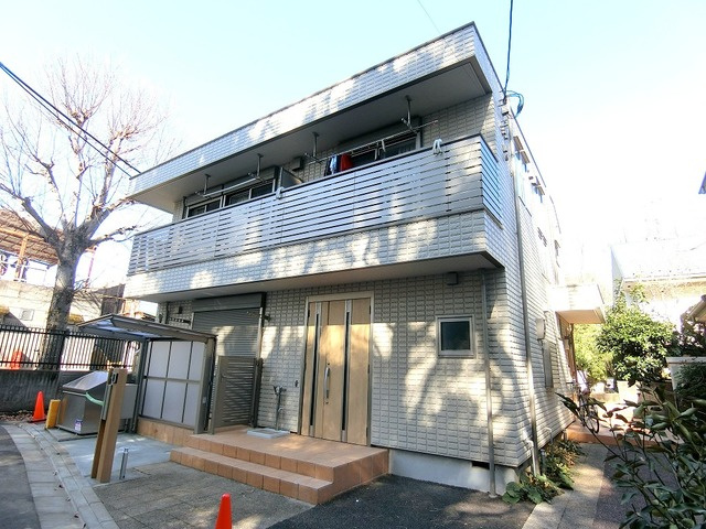 メゾン大宮の森のエントランス|★1階玄関前は広々しております★