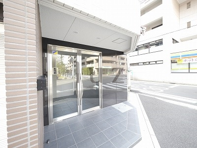 フロンティア横濱イーストのエントランス