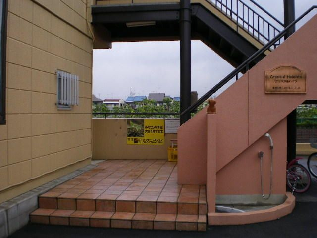クリスタルハイツのエントランス