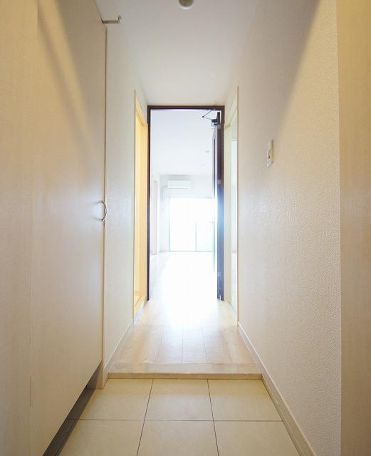 新品家具付きマンション博多駅南10(KaGood福岡)の玄関