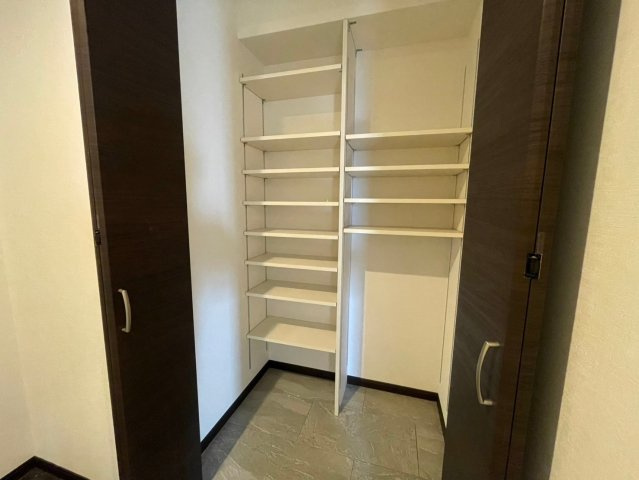 豊中市曽根東町２丁目の賃貸マンションの収納
