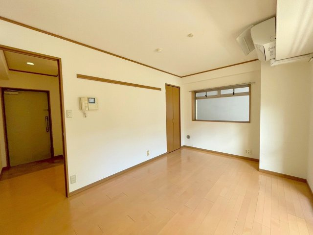 ヒルズ小松の洋室