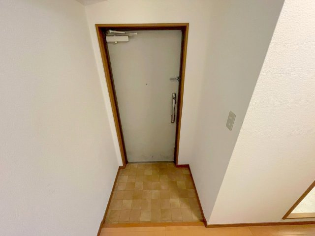 ヒルズ小松の玄関