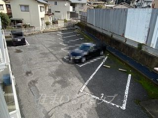 プレジール吉川　Ｂ棟の駐車場