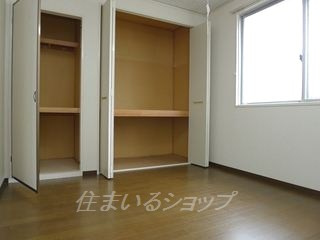 プレジール吉川　Ｂ棟の寝室