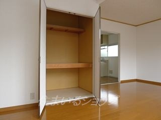 プレジール吉川　Ｂ棟の収納