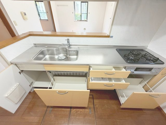 リゾ宝塚のキッチン|コンパクトなキッチンで掃除もラクラク