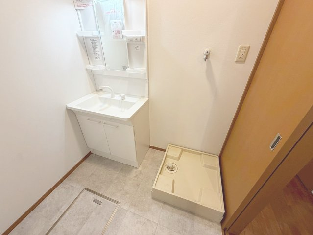 リゾ宝塚の洗面所|広い洗面スペース
