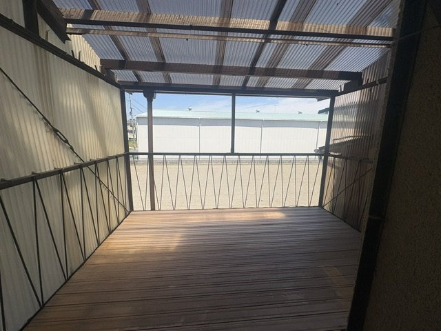 吉祥院石原南町　連棟住宅のバルコニー