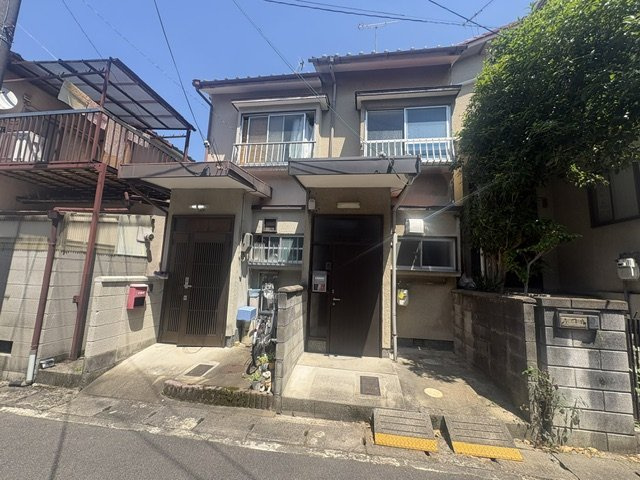 吉祥院石原南町　連棟住宅の外観