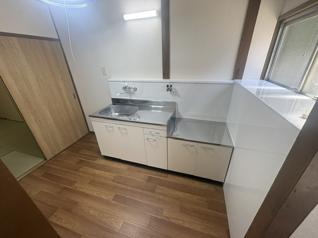 吉祥院石原南町　連棟住宅のキッチン