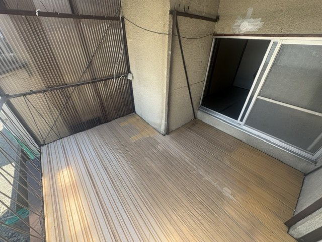 吉祥院石原南町　連棟住宅のバルコニー