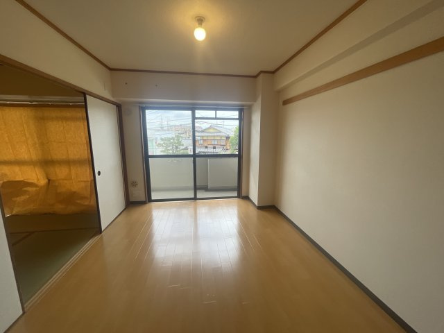 エクセリィ桂の洋室