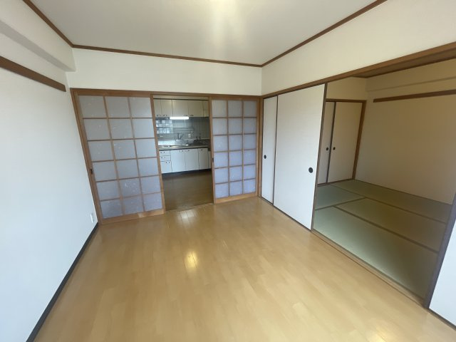 エクセリィ桂の洋室