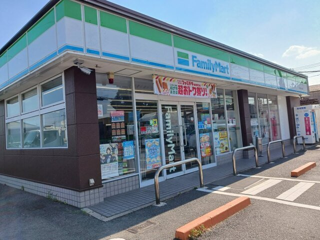 シャルマンの周辺|ファミリーマート 久世東土川店まで230m