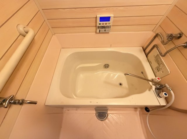 エメラルド長居の浴室