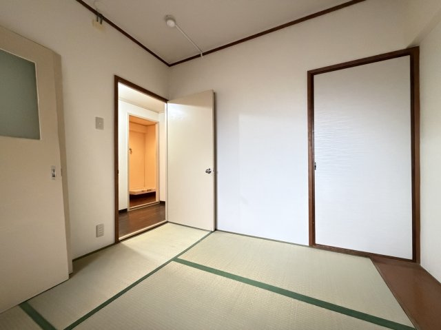 エメラルド長居の和室