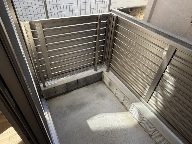 ＳＵＴＴＯＮ　ＣＯＵＲＴのバルコニー