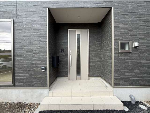 クレイドルガーデン真岡市荒町第13　新築一戸建ての玄関