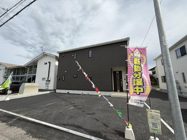 クレイドルガーデン宇都宮市中久保第３　新築一戸建ての前面道路含む現地写真