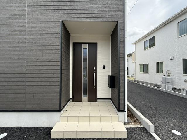 クレイドルガーデン宇都宮市中久保第３　新築一戸建ての玄関