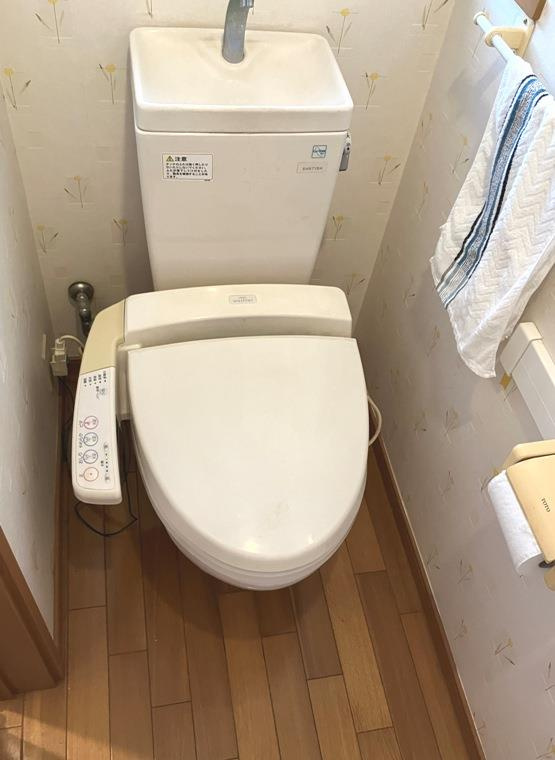 栄町戸建のトイレ