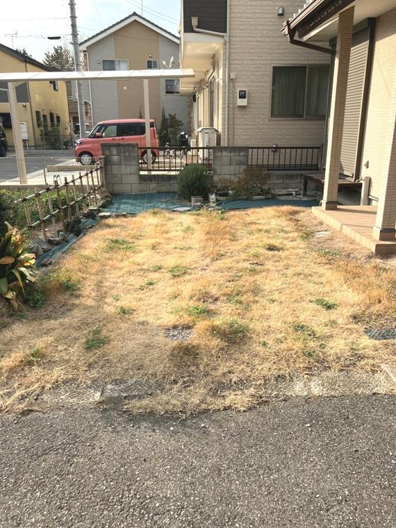 栄町戸建の駐車場