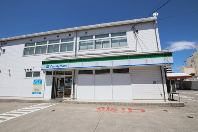 ファミリーマート 大宮桜木町店まで500ｍ