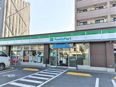 ファミリーマート 浦和美園駅前店まで800ｍ