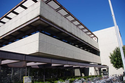 八王子中央図書館 490m