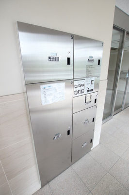 留守時の荷物の受取も便利な宅配ＢＯＸつきです。