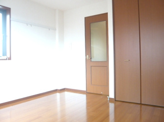★角部屋で二面に窓のあるお部屋です★